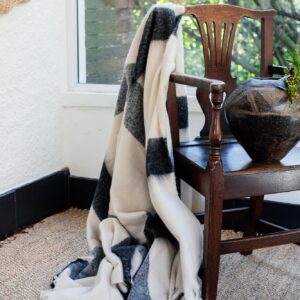 Stripped throw